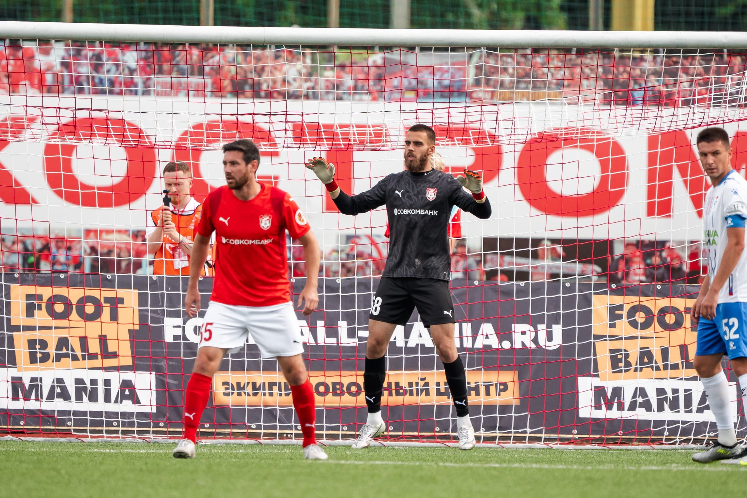 футболисты